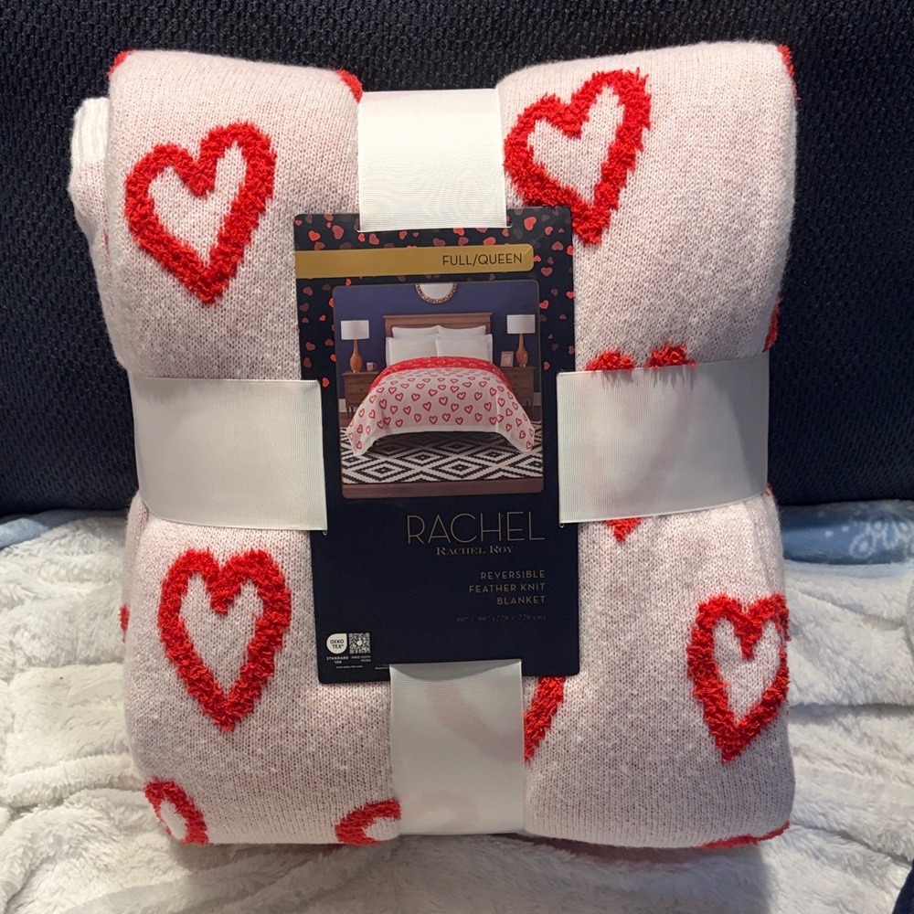 Rachel Roy Heart Pop Feather Knit Blanket - White and Red